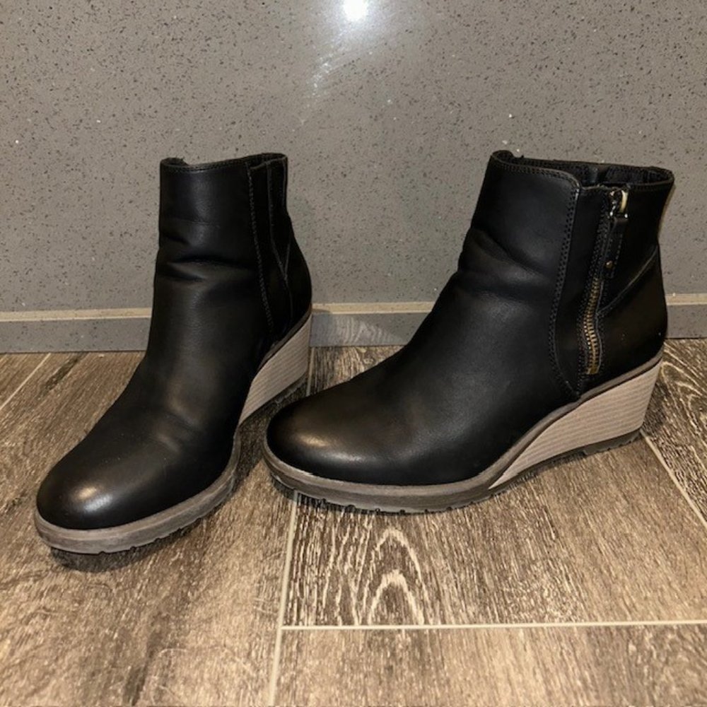 Dr. Scholl's Shoes Womens Chloe Ankle Side Zip Wedge Bootie Black Smooth 8.5 M